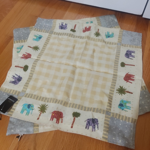 💚 2/$35 NWT Jim Thompson Thailand silk cushion cover sets with elephant pattern - Picture 3 of 6